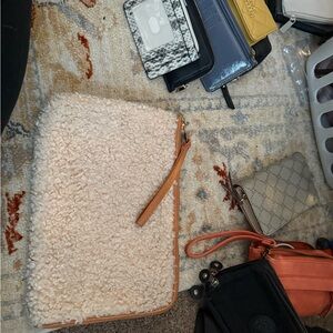 Universal Thread Cream and Tan Clutch